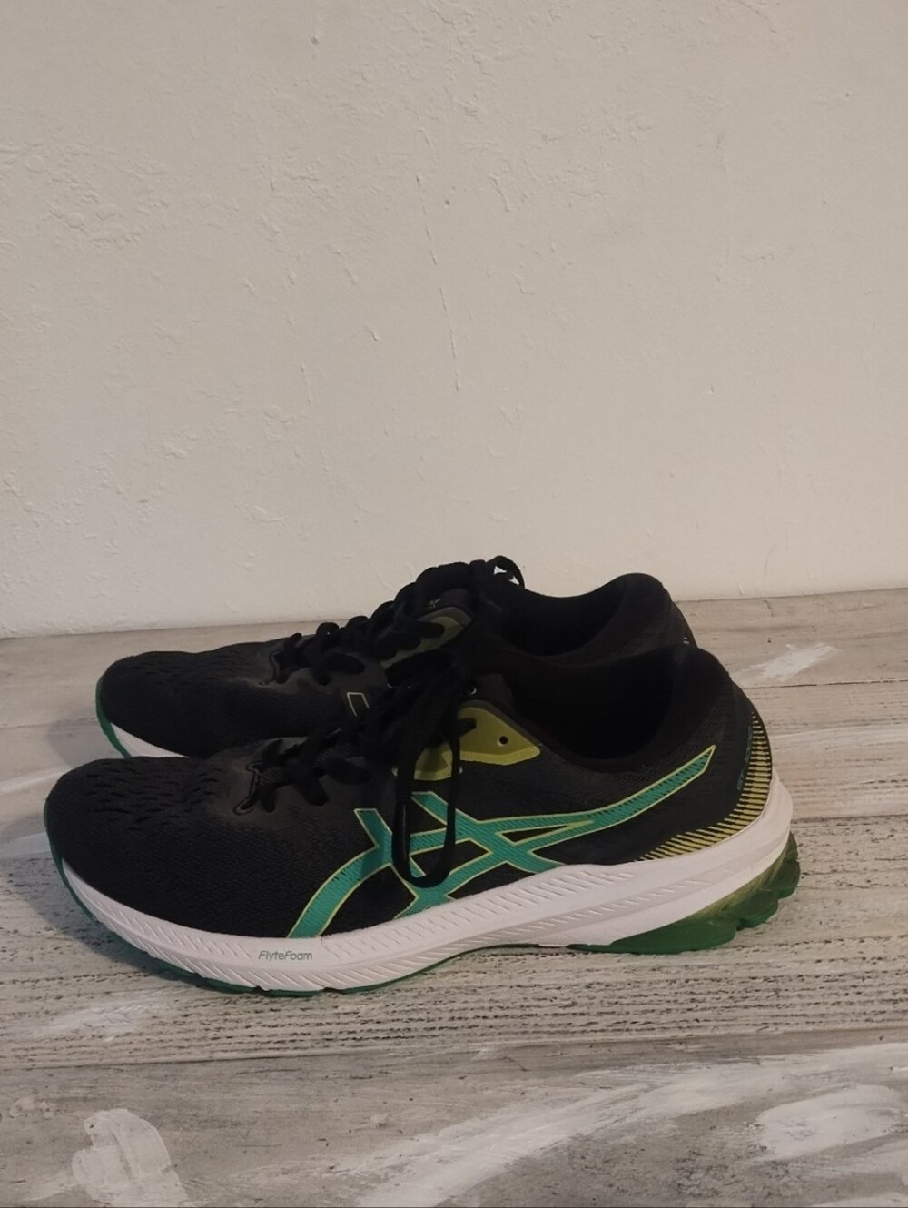 Asics U.S.A Men's size 10 GT-1000 11 Black and green Running 1011B354